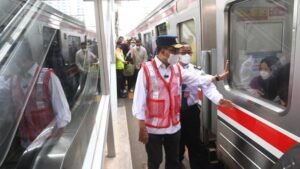 Shocking Incident on Commuter Line Man Caught Harassing Female Passenger on Tanah Abang-Tigaraksa Route