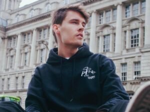 rom Views to Values: English YouTuber Jay Palfrey Embraces Islam