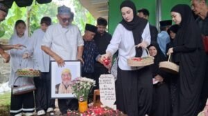 A Peaceful Farewell: Mona Ratuliuâ€™s Father Passes Away in a State of Wudu