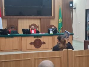 Isa Zega Raises the Quran in Court: The Truth Behind the â€˜Pocong Oathâ€™ Controversy